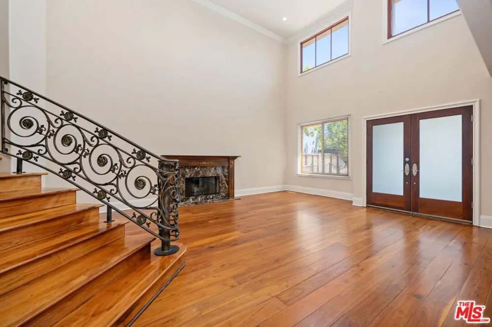419 Laurel Avenue Los Angeles, CA 90048