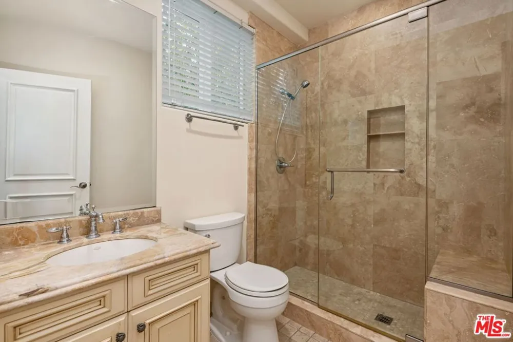 419 Laurel Avenue Los Angeles, CA 90048