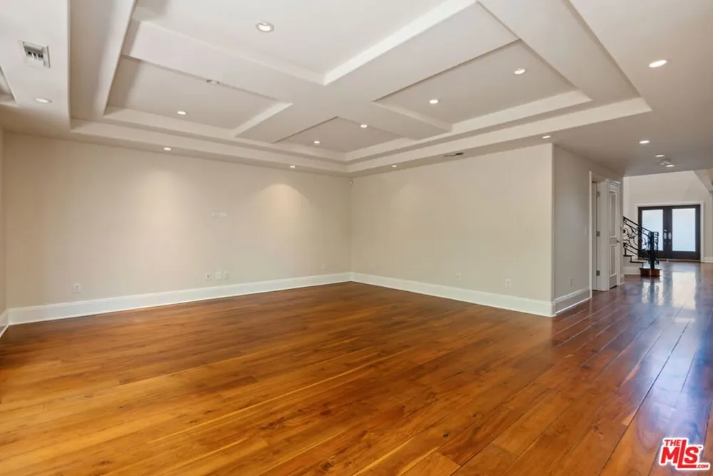 419 Laurel Avenue Los Angeles, CA 90048