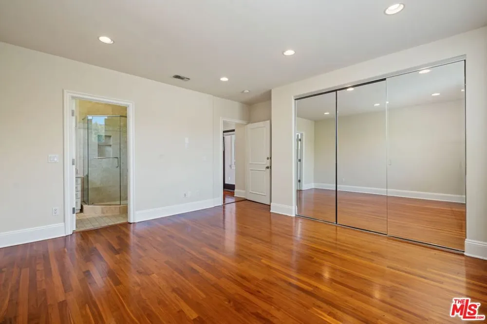 419 Laurel Avenue Los Angeles, CA 90048