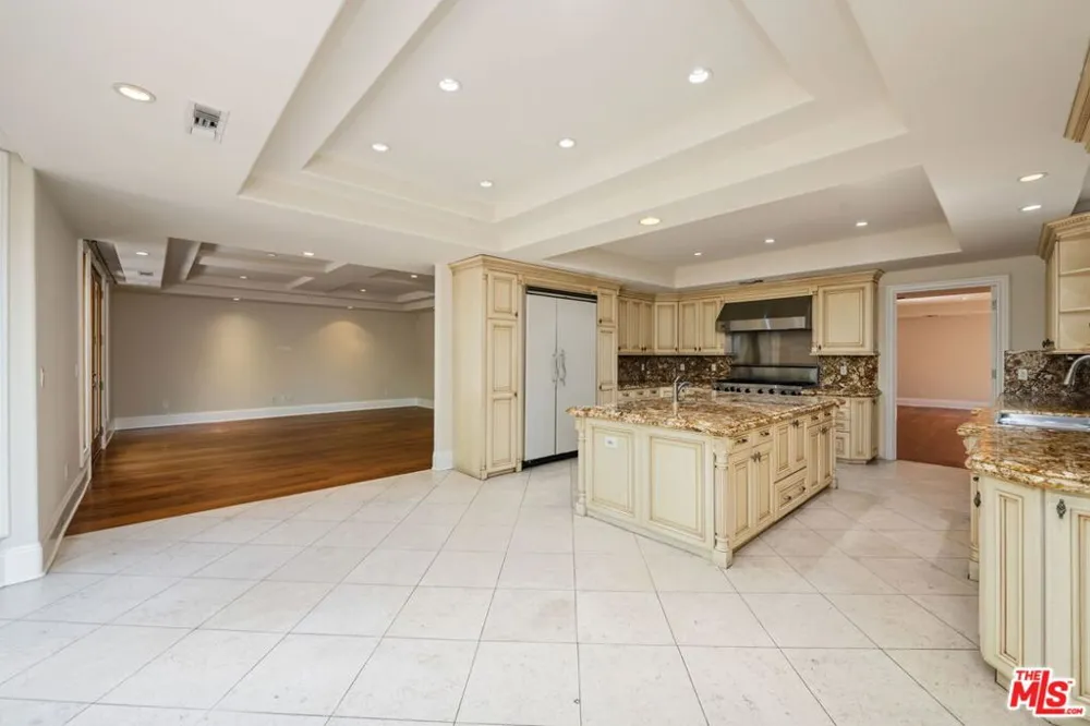 419 Laurel Avenue Los Angeles, CA 90048