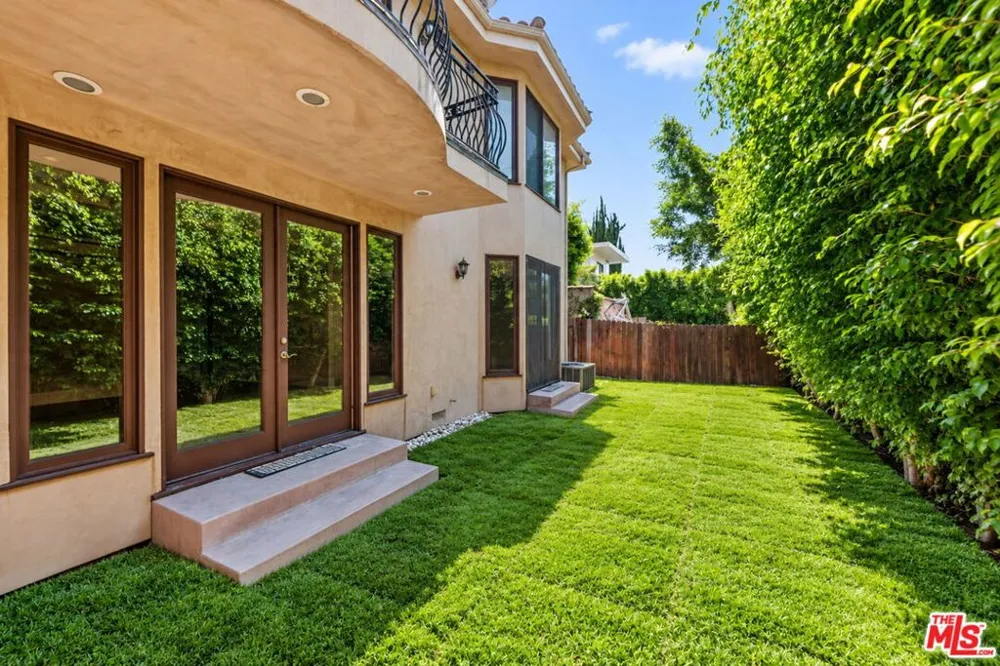 419 Laurel Avenue Los Angeles, CA 90048
