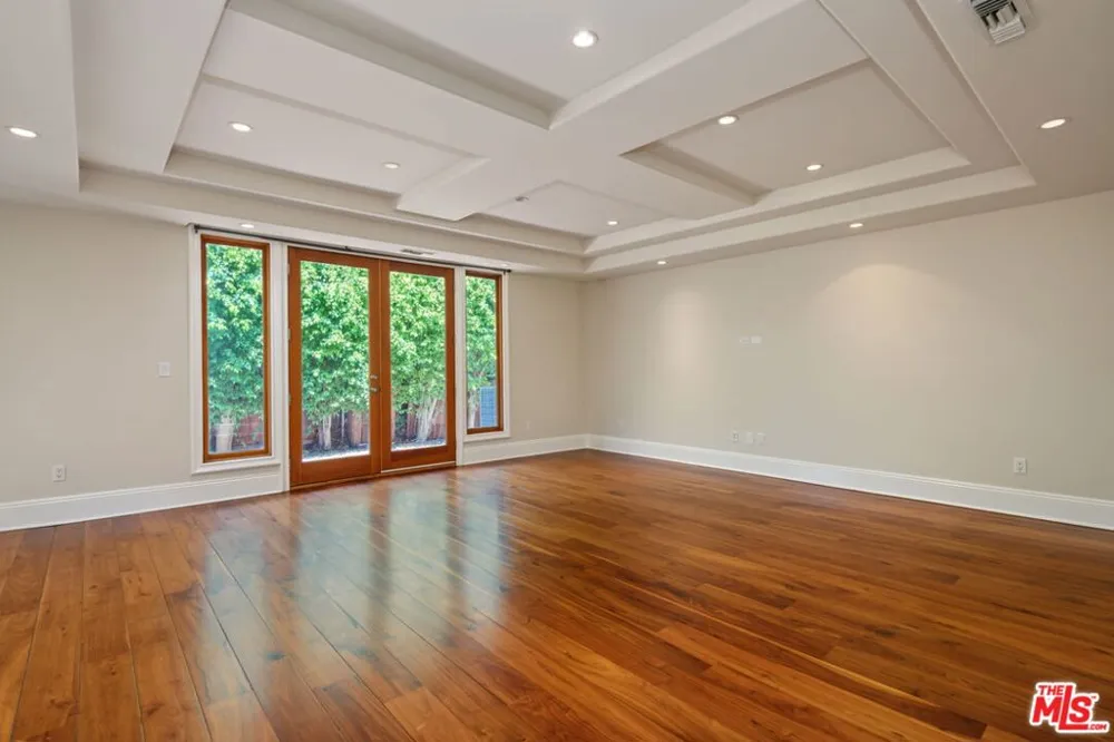 419 Laurel Avenue Los Angeles, CA 90048
