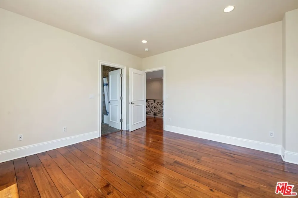 419 Laurel Avenue Los Angeles, CA 90048