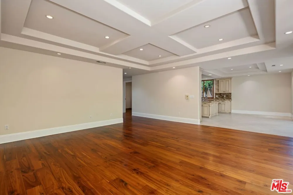 419 Laurel Avenue Los Angeles, CA 90048