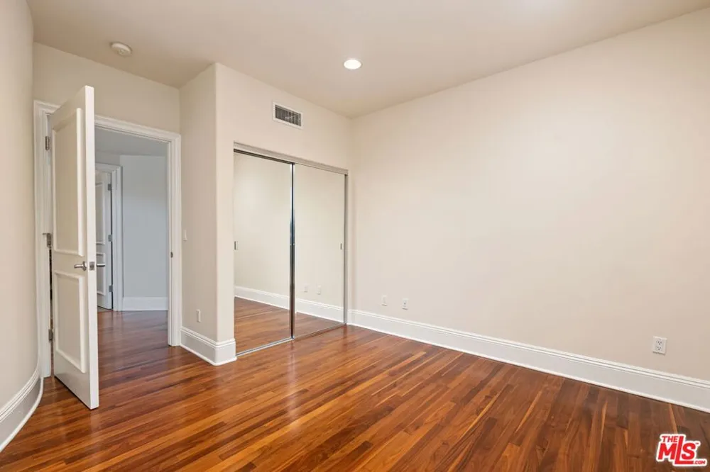 419 Laurel Avenue Los Angeles, CA 90048