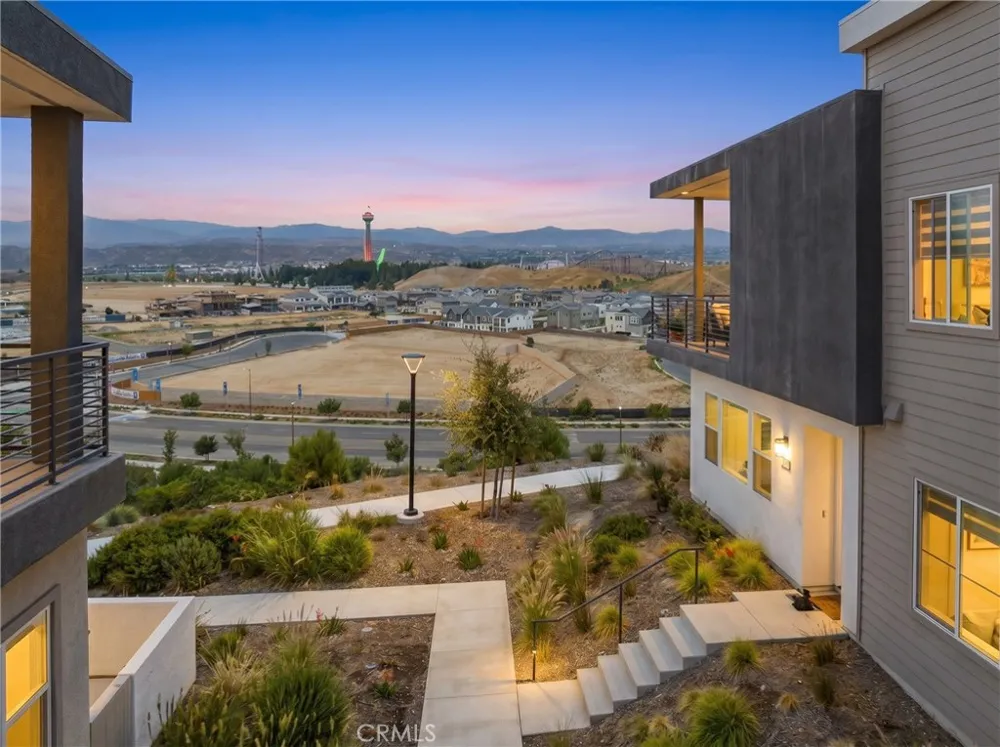 26729 Blue Hills Lp Valencia, CA 91381