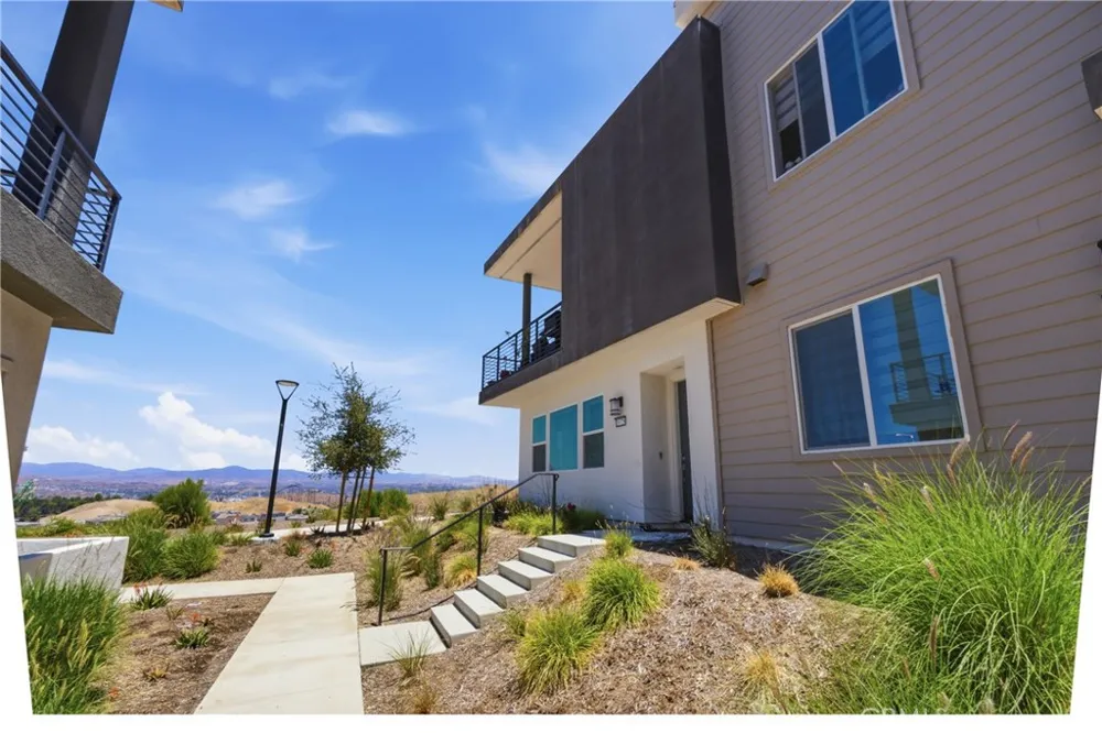 26729 Blue Hills Lp Valencia, CA 91381