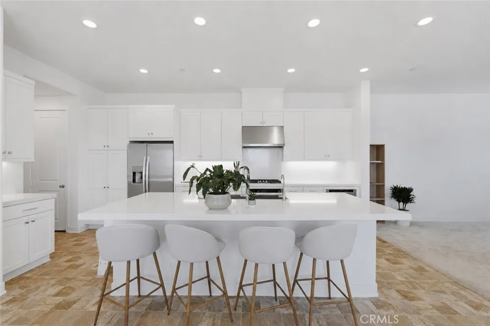 26729 Blue Hills Lp Valencia, CA 91381