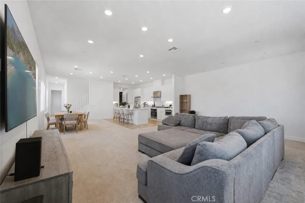26729 Blue Hills Lp Valencia, CA 91381
