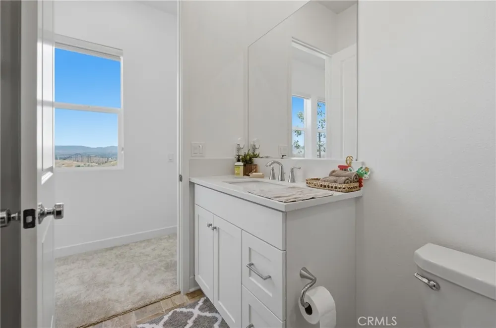 26729 Blue Hills Lp Valencia, CA 91381