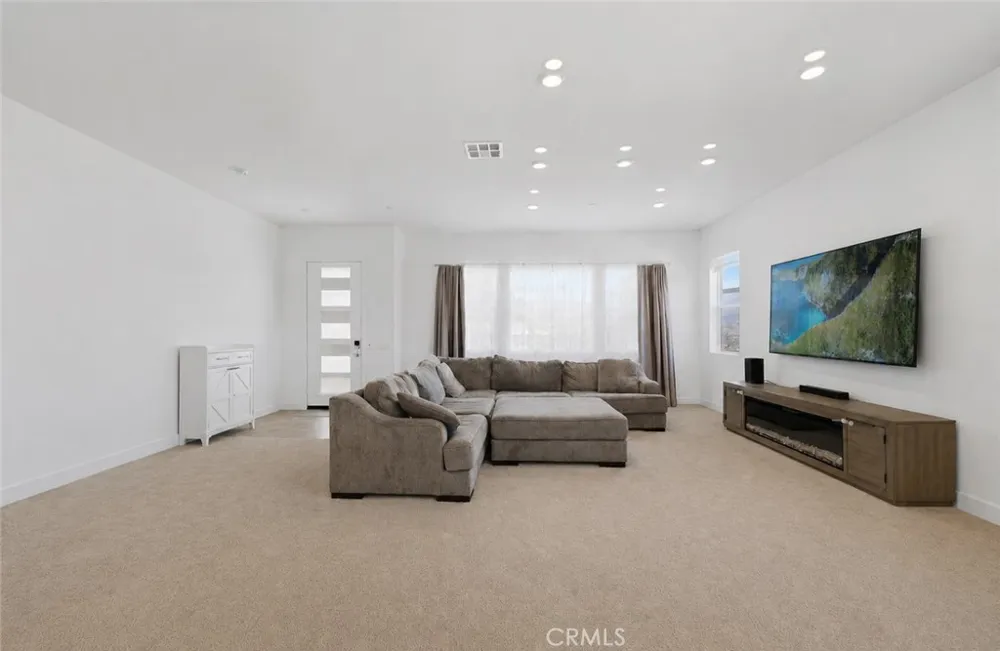 26729 Blue Hills Lp Valencia, CA 91381