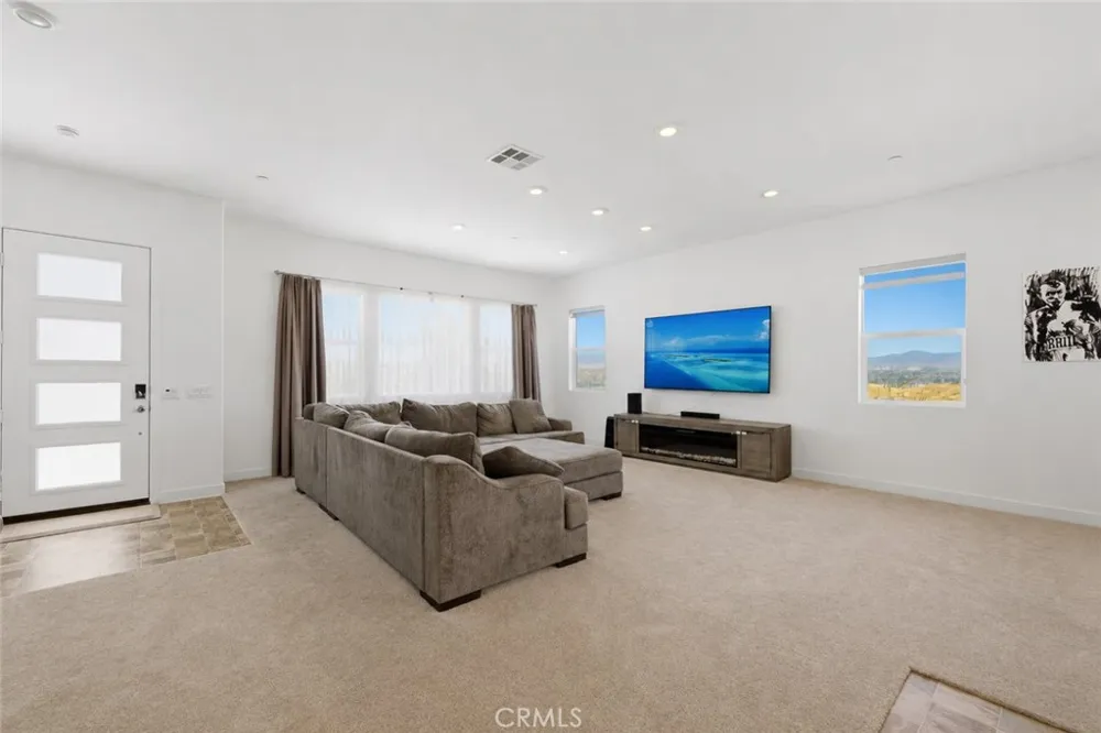 26729 Blue Hills Lp Valencia, CA 91381