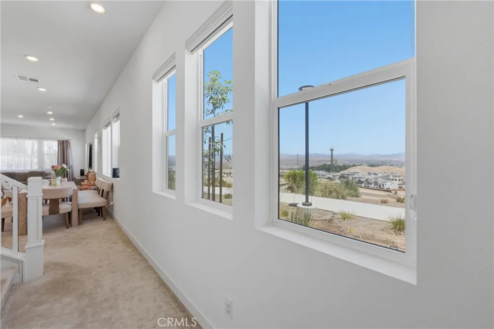 26729 Blue Hills Lp Valencia, CA 91381