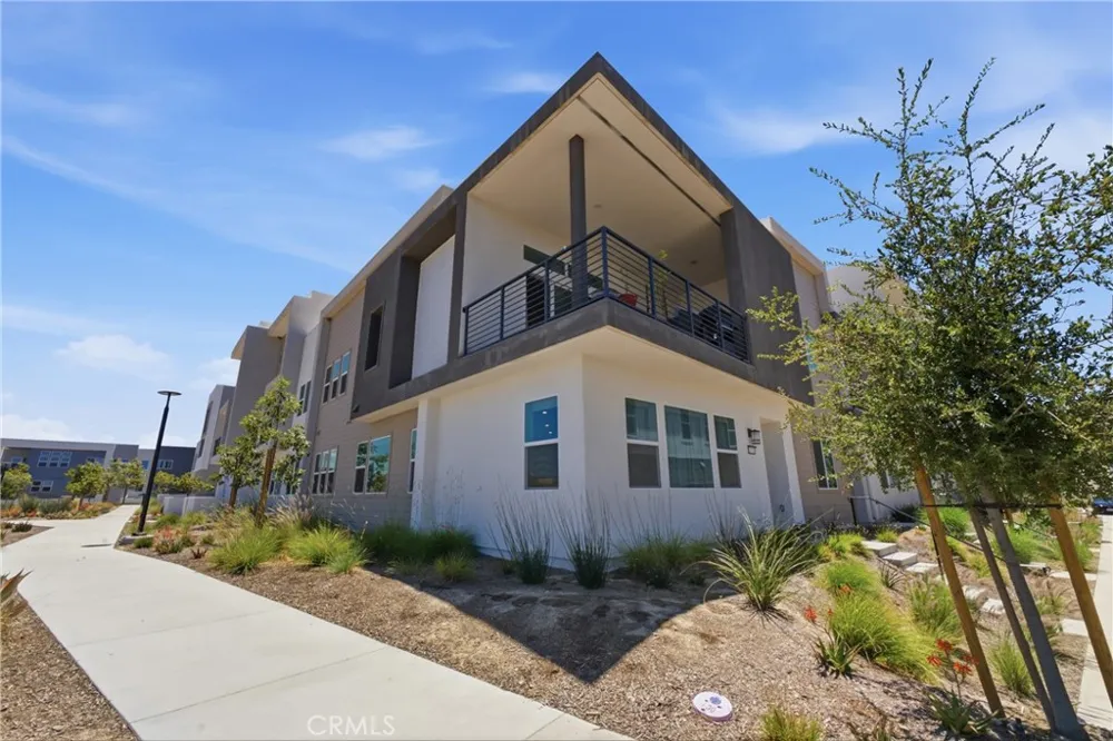 26729 Blue Hills Lp Valencia, CA 91381