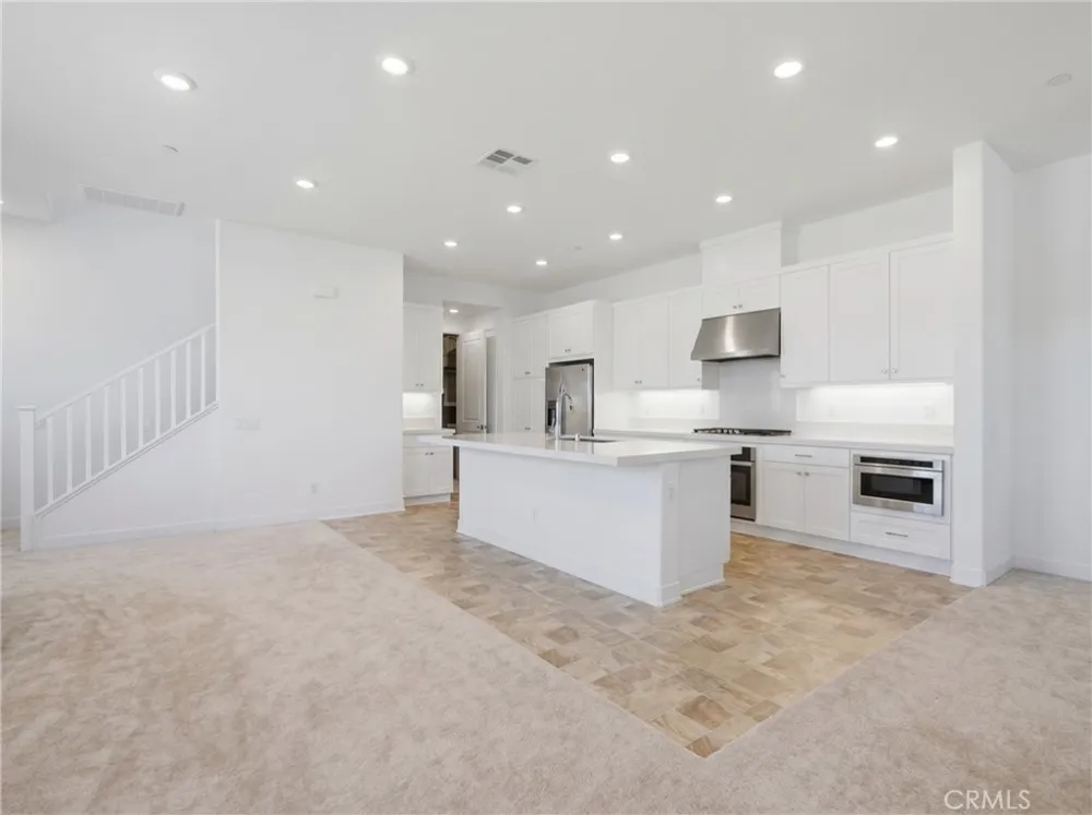 26729 Blue Hills Lp Valencia, CA 91381