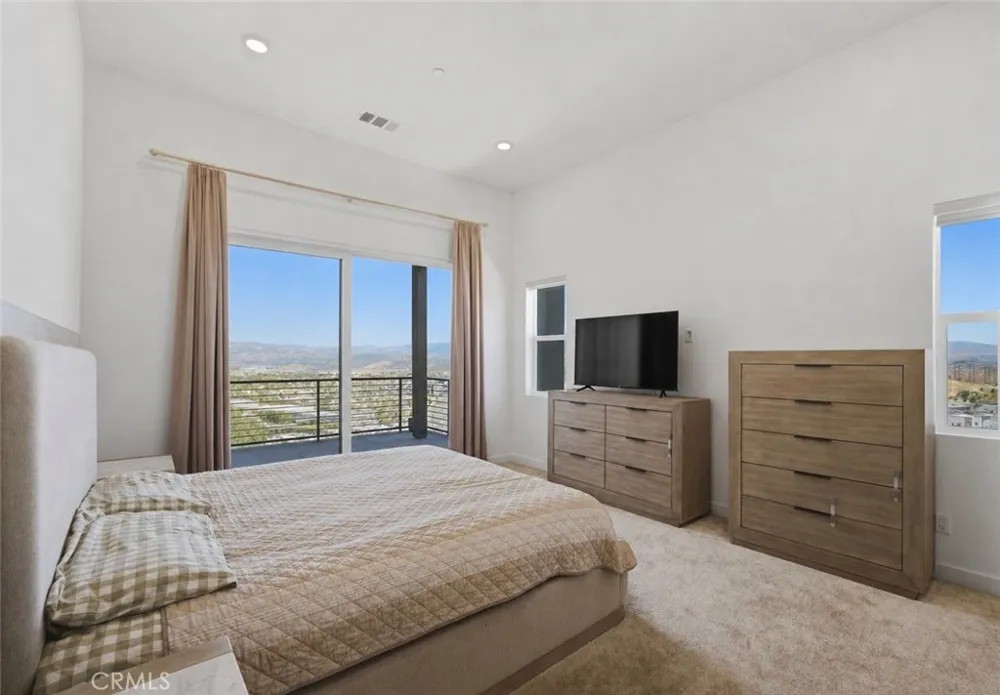 26729 Blue Hills Lp Valencia, CA 91381