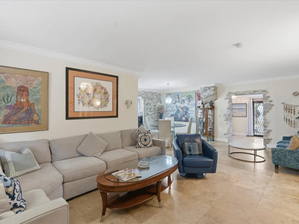 707 SW 3RD AVENUE Hallandale Beach, FL 33009