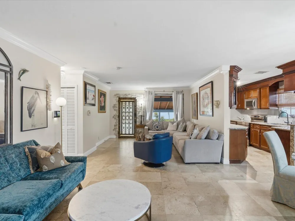 707 SW 3RD AVENUE Hallandale Beach, FL 33009