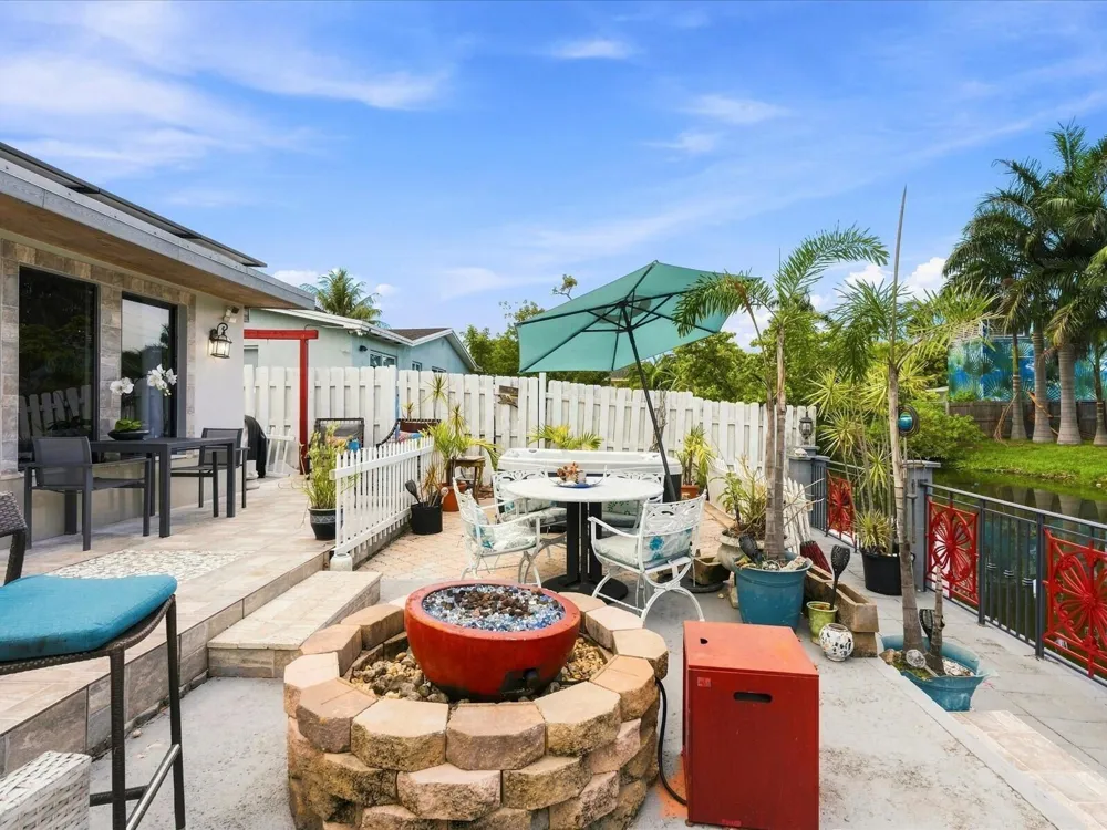 707 SW 3RD AVENUE Hallandale Beach, FL 33009