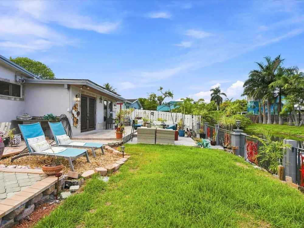 707 SW 3RD AVENUE Hallandale Beach, FL 33009