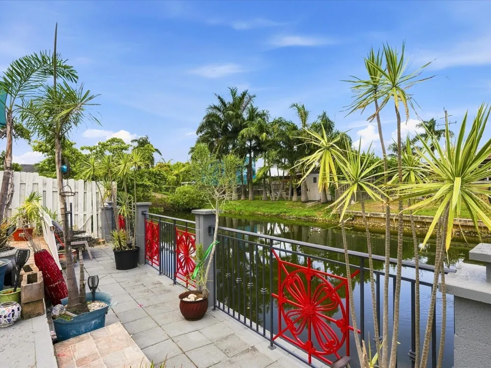 707 SW 3RD AVENUE Hallandale Beach, FL 33009