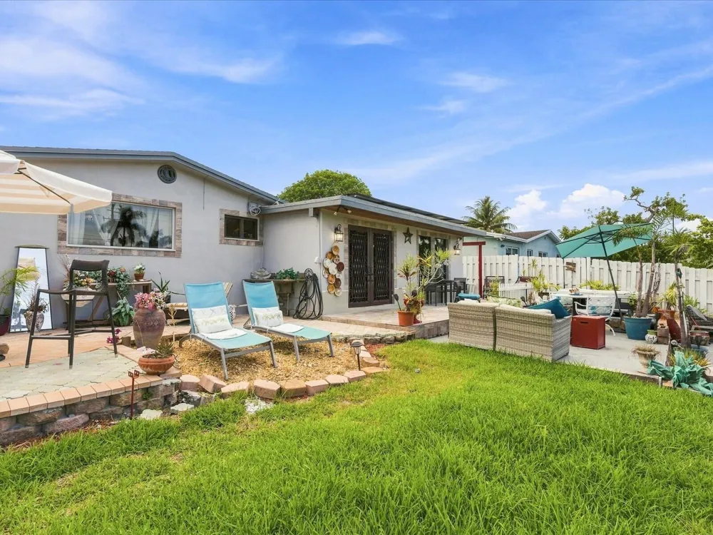 707 SW 3RD AVENUE Hallandale Beach, FL 33009