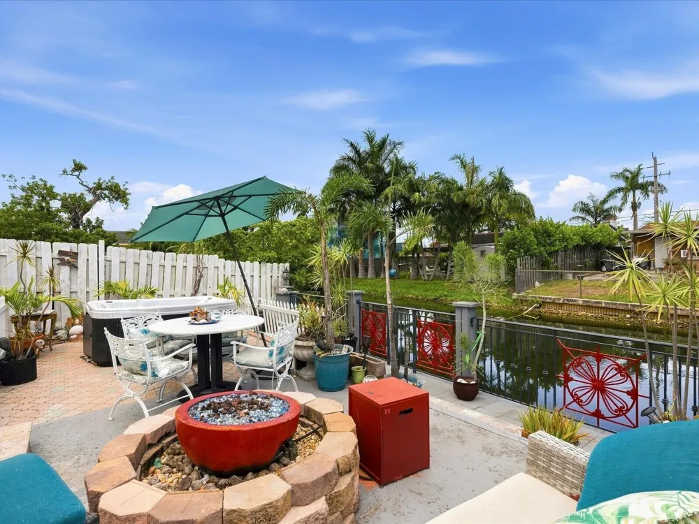 707 SW 3RD AVENUE Hallandale Beach, FL 33009