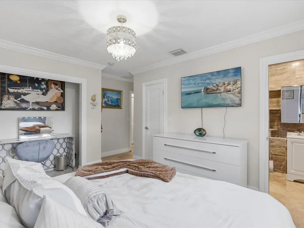 707 SW 3RD AVENUE Hallandale Beach, FL 33009
