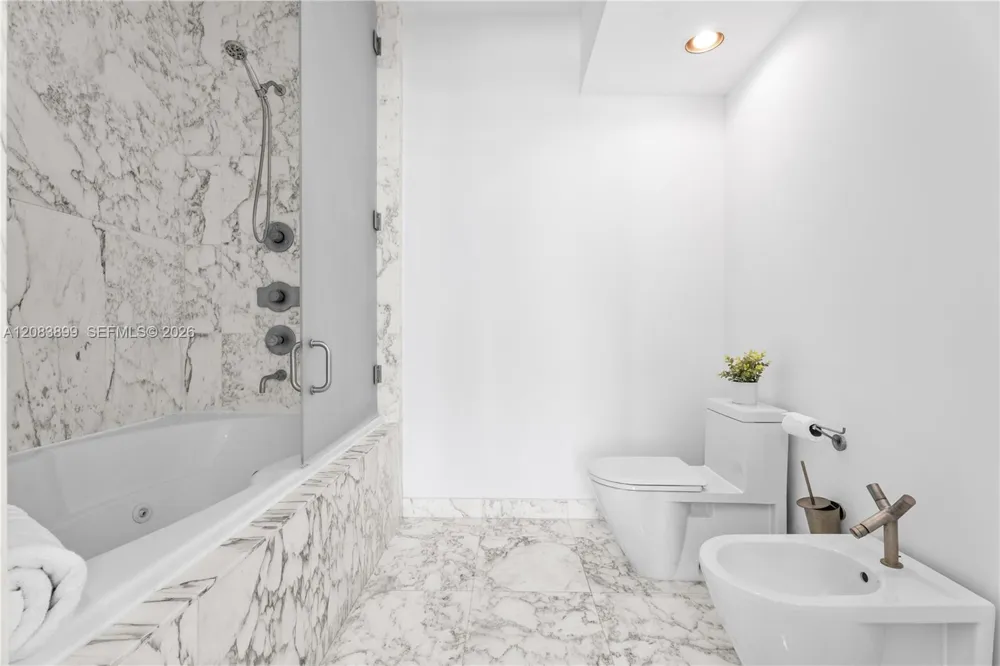 450 Alton Rd #3008 Miami Beach, FL 33139