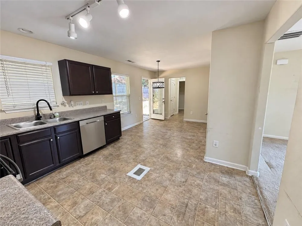 4506 Stephen Oaks Way Greensboro, NC 27405
