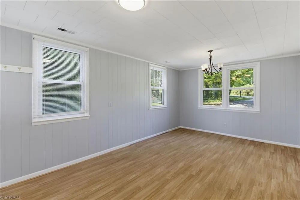 201 Wedgewood Drive Jamestown, NC 27282