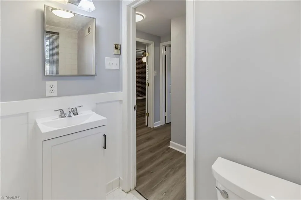 201 Wedgewood Drive Jamestown, NC 27282