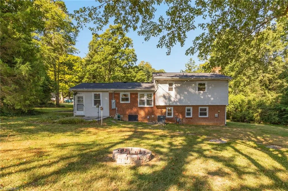 201 Wedgewood Drive Jamestown, NC 27282
