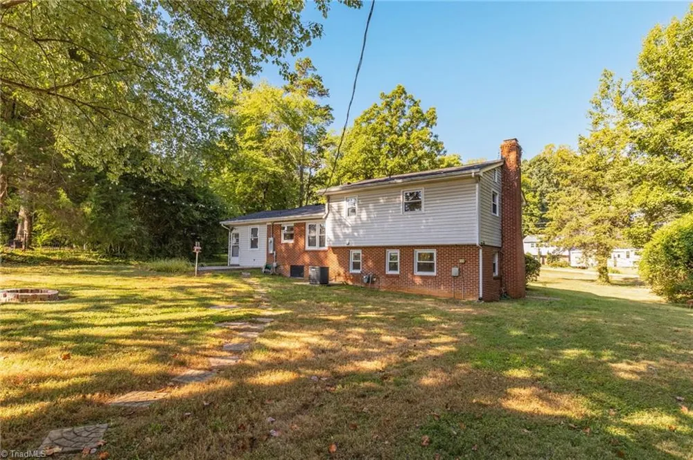 201 Wedgewood Drive Jamestown, NC 27282