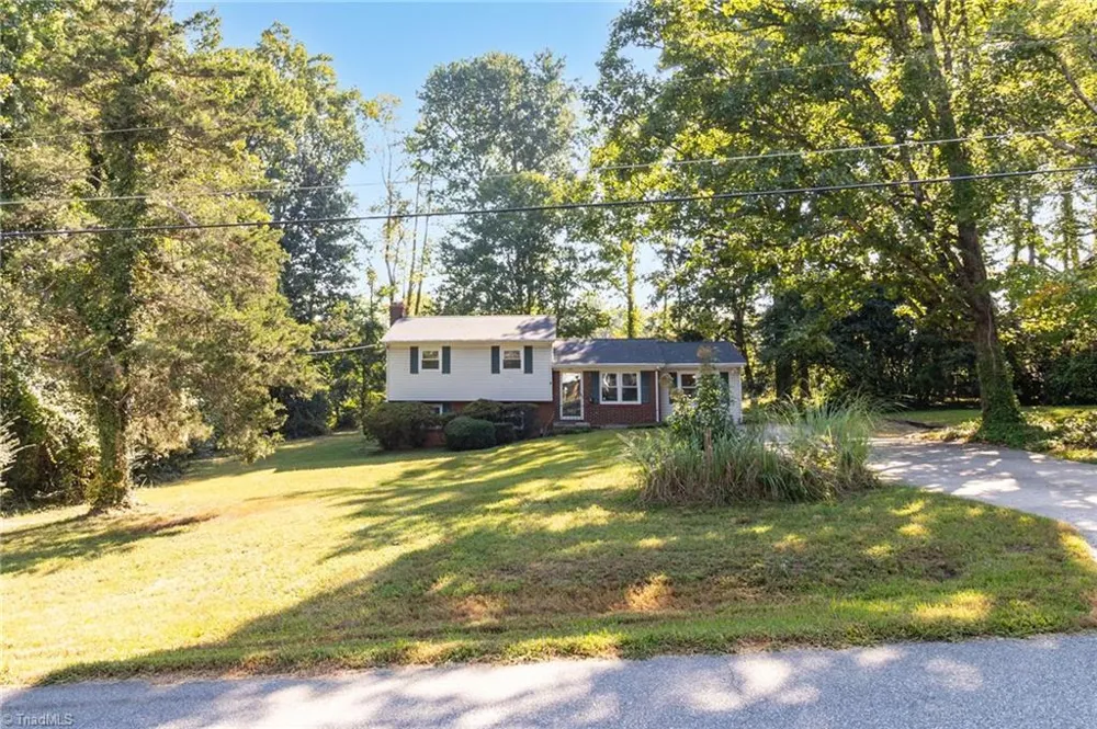 201 Wedgewood Drive Jamestown, NC 27282