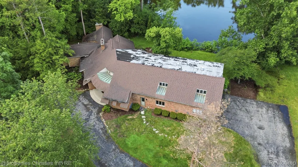 25310 Canterbury Road Franklin Village, MI 48025