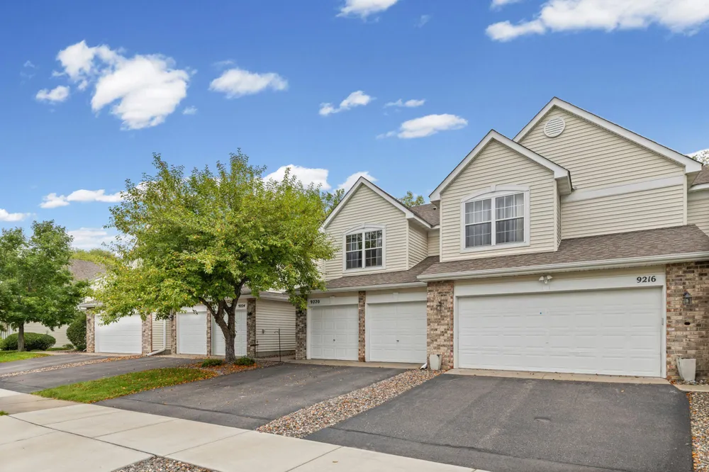 9220 Merrimac Lane Maple Grove, MN 55311