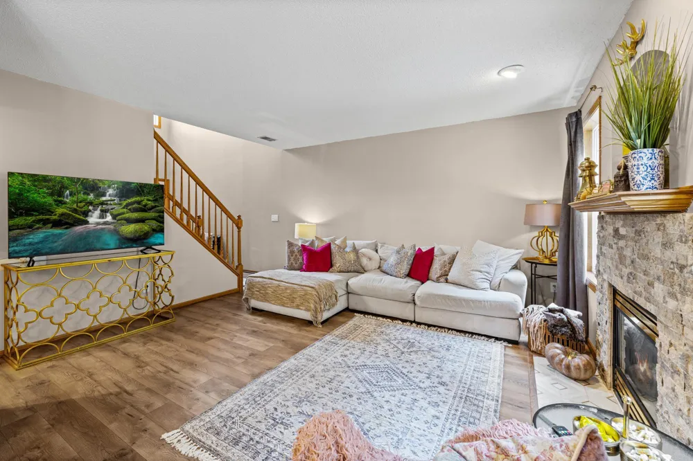 9220 Merrimac Lane Maple Grove, MN 55311