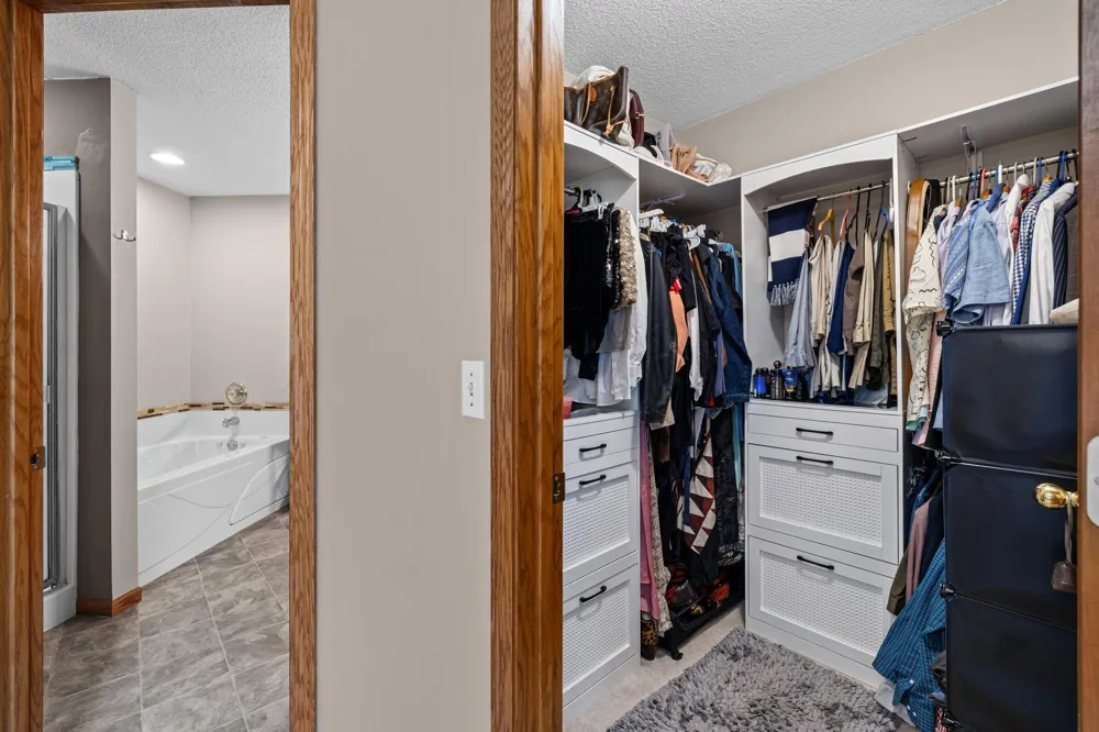 9220 Merrimac Lane Maple Grove, MN 55311