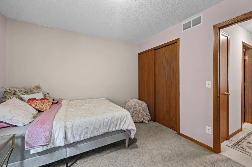 9220 Merrimac Lane Maple Grove, MN 55311
