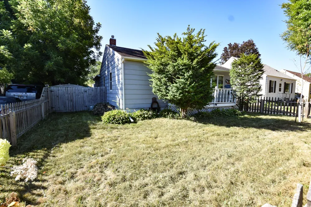 1630 11 AVENUE S Fargo, ND 58103