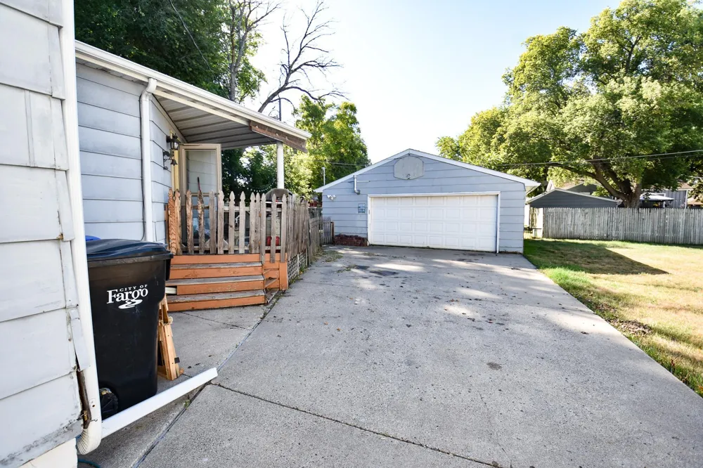 1630 11 AVENUE S Fargo, ND 58103