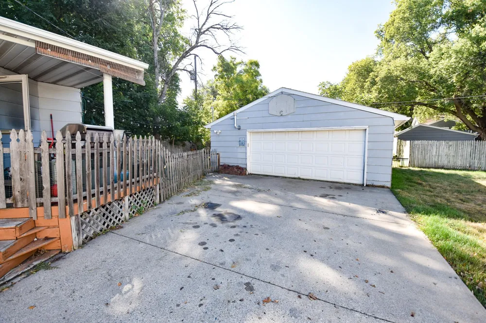 1630 11 AVENUE S Fargo, ND 58103