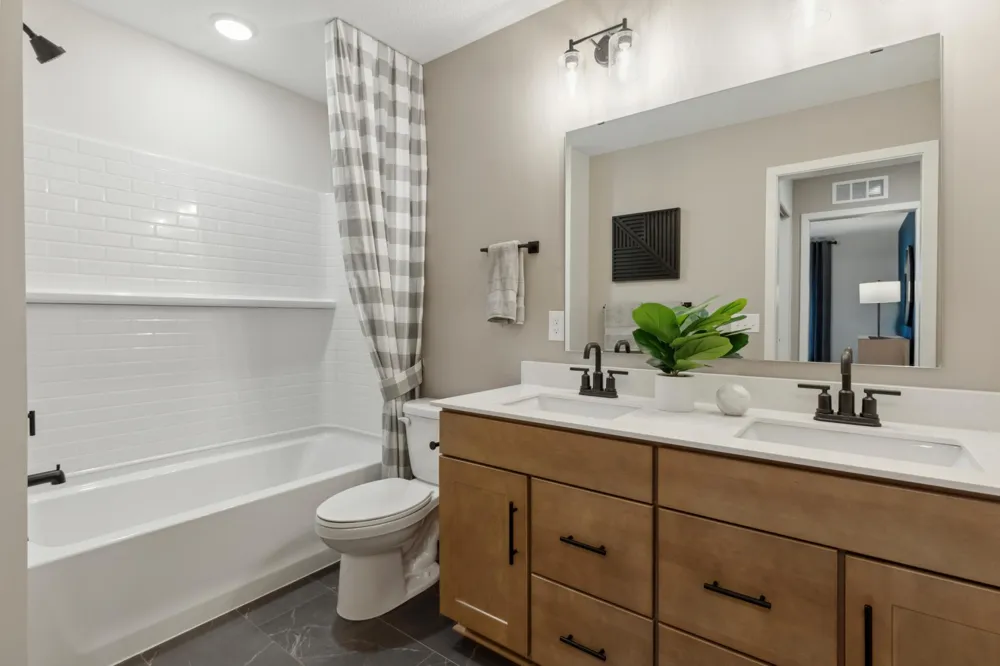 1584 Norbert Lane Shakopee, MN 55379