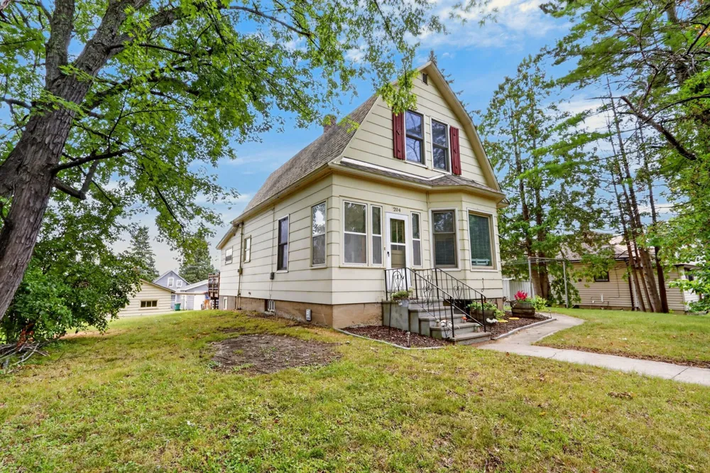 204 Dudley Avenue Coleraine, MN 55722