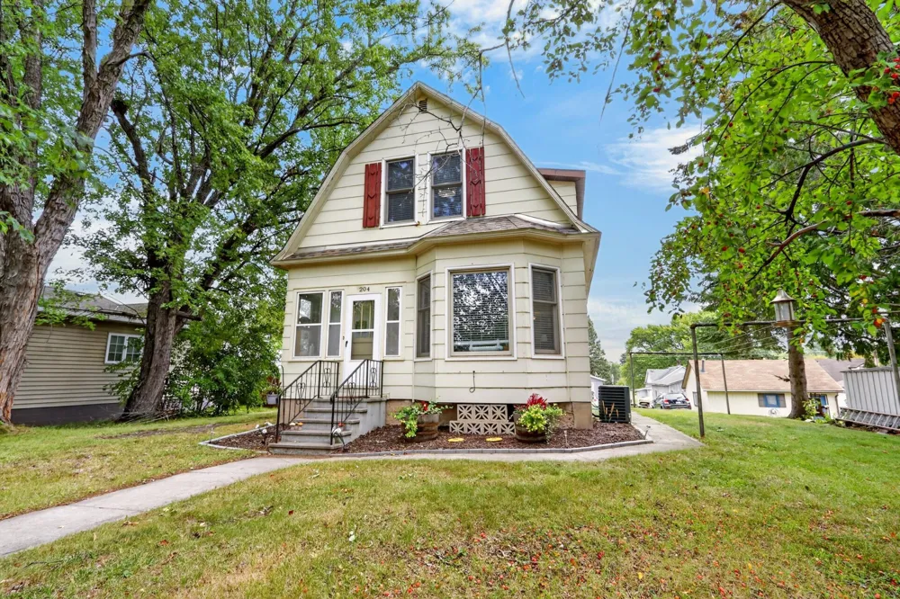 204 Dudley Avenue Coleraine, MN 55722