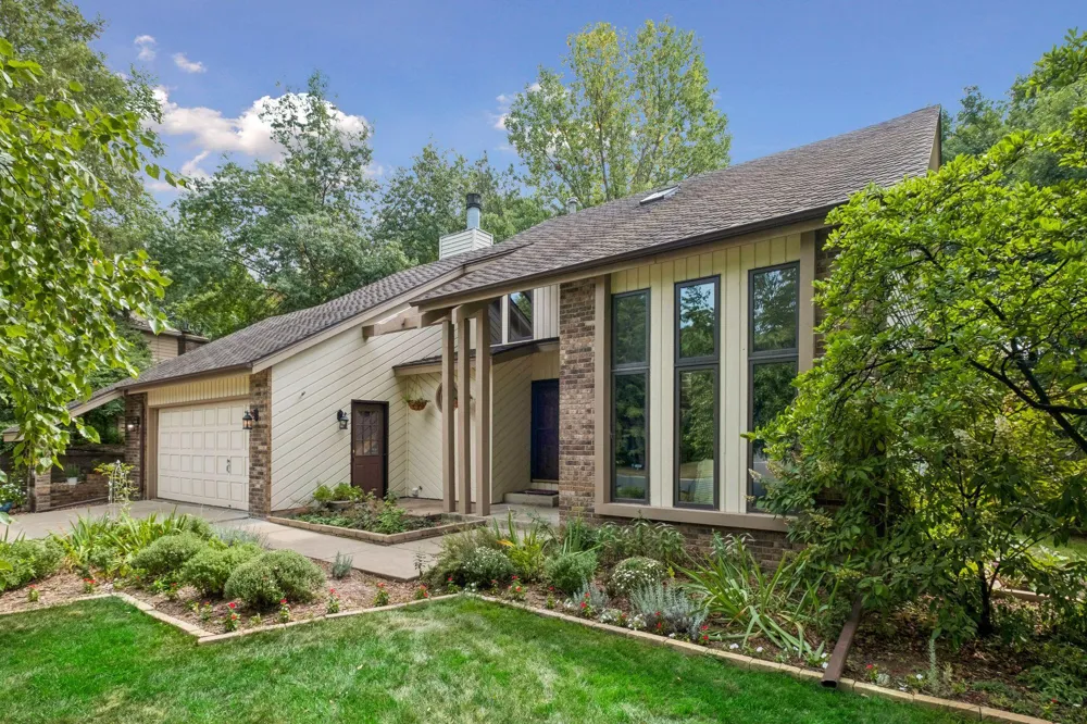 2248 James Street Eagan, MN 55122