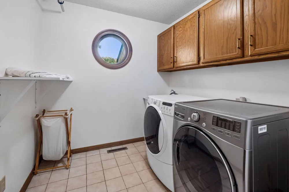 2248 James Street Eagan, MN 55122