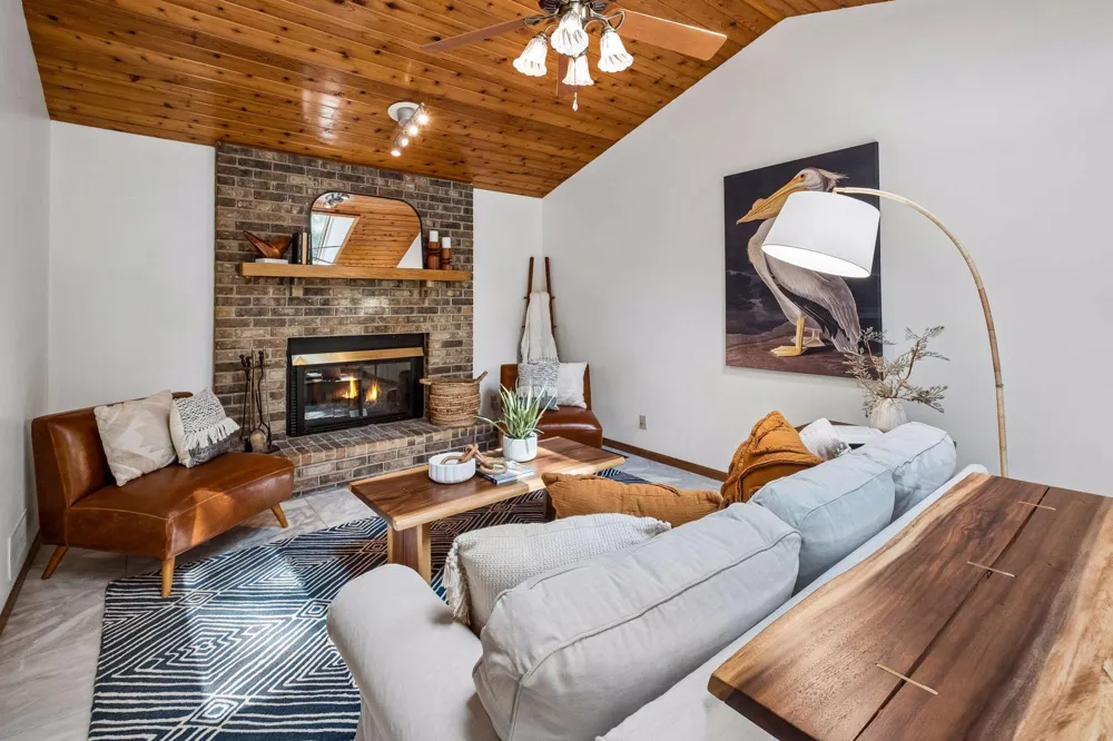 2248 James Street Eagan, MN 55122